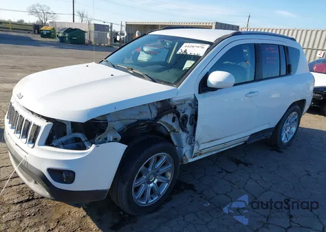 2017 Jeep Compass Latitude Fwd z USA, uszkodzony, nr VIN 1C4NJCEA9HD117473
